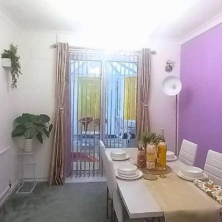 Golden Plush Suites - Beautiful Luxury 3 Bed House In לייסטר מראה חיצוני תמונה