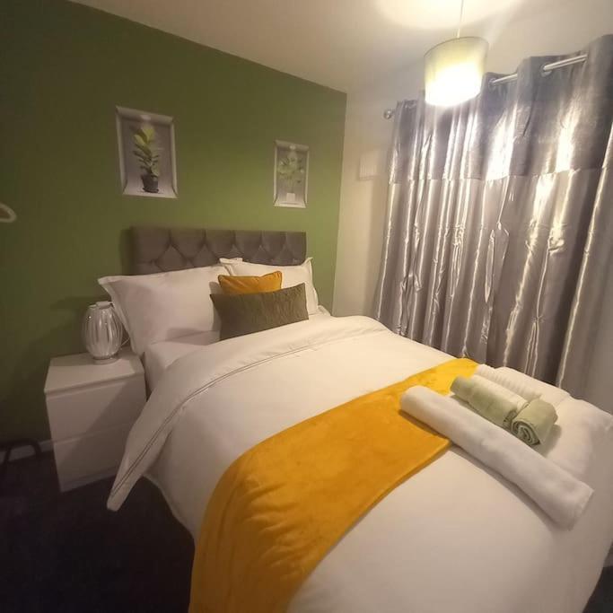 Golden Plush Suites - Beautiful Luxury 3 Bed House In לייסטר מראה חיצוני תמונה