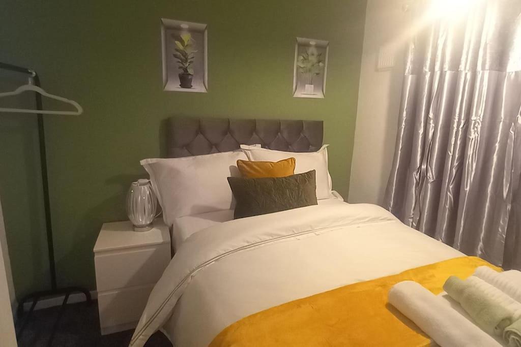 Golden Plush Suites - Beautiful Luxury 3 Bed House In לייסטר מראה חיצוני תמונה
