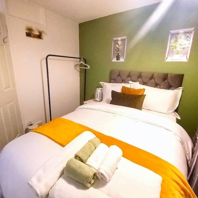 Golden Plush Suites - Beautiful Luxury 3 Bed House In לייסטר מראה חיצוני תמונה