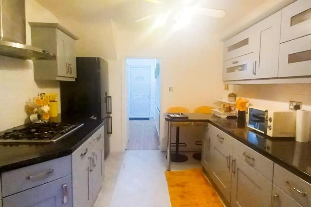 Golden Plush Suites - Beautiful Luxury 3 Bed House In לייסטר מראה חיצוני תמונה