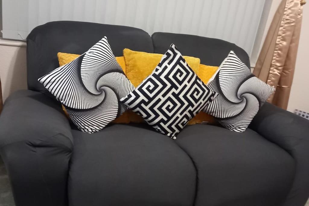 Golden Plush Suites - Beautiful Luxury 3 Bed House In לייסטר מראה חיצוני תמונה
