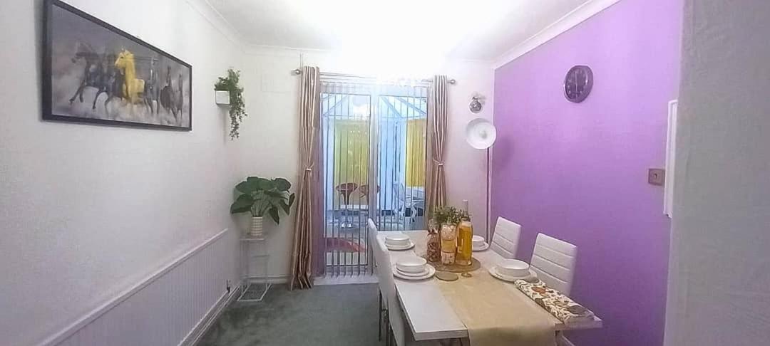 Golden Plush Suites - Beautiful Luxury 3 Bed House In לייסטר מראה חיצוני תמונה